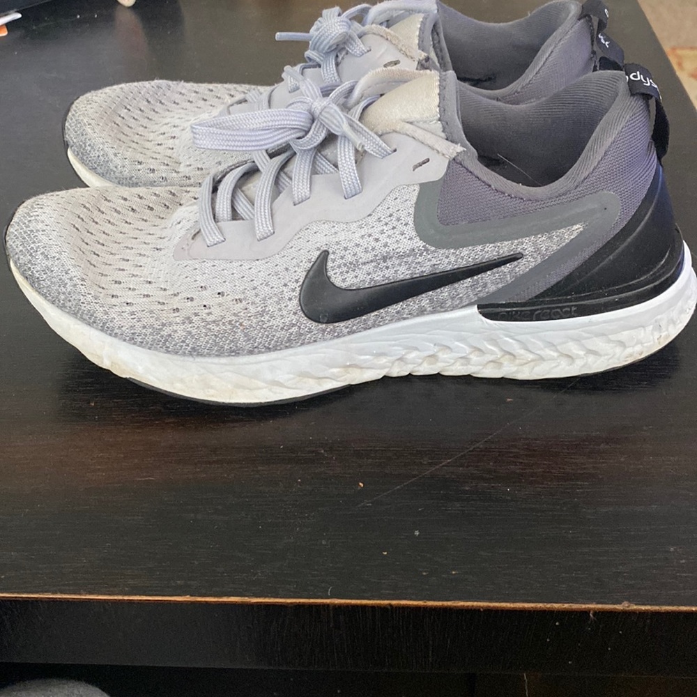 Nike Tennis Shoes - Gray